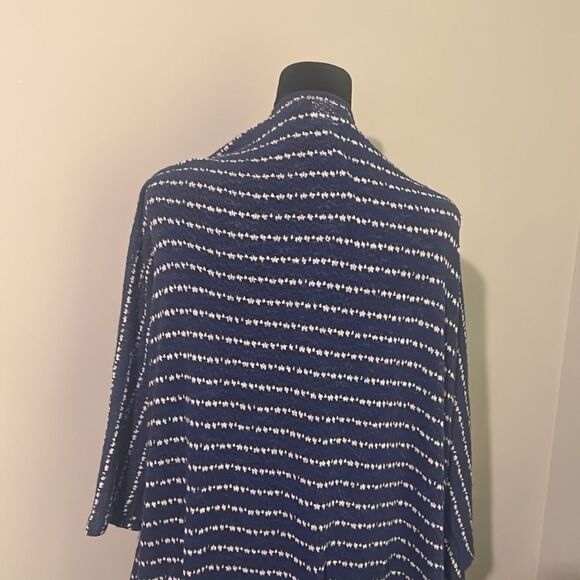 Lularoe Medium cardigan blue and white    A - Picture 6 of 8